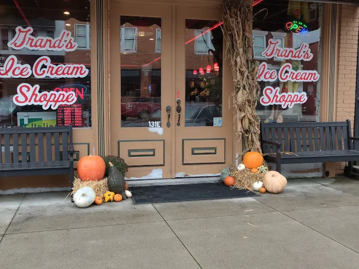 Grand's Ice Cream Shoppe Picture 3