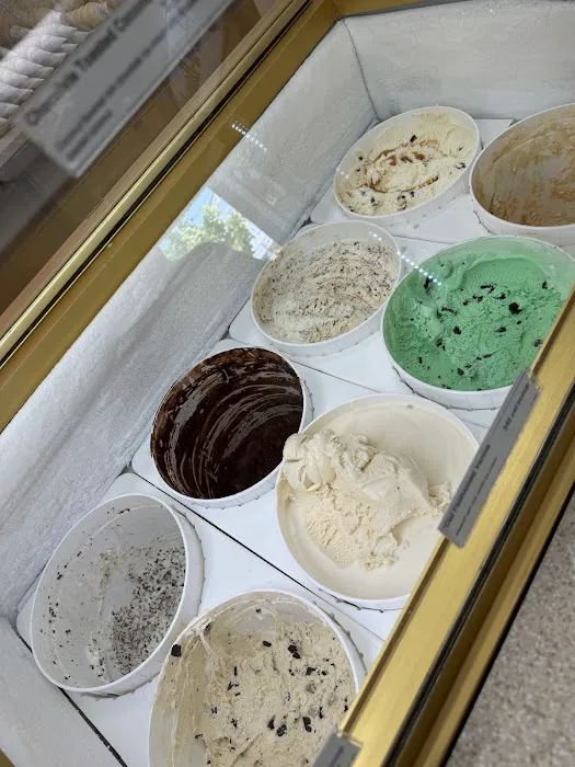 Kilwins Ice Cream - Chocolate - Fudge Picture 4
