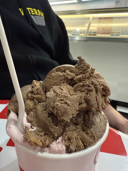 Moo Moo's Ice Cream Joint Picture 1