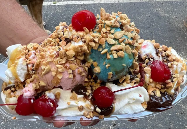 Moo Moo's Ice Cream Joint Picture 2