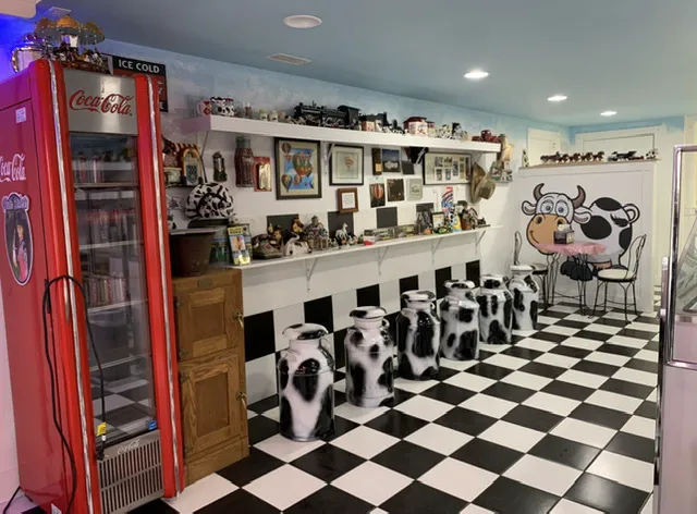 Moo Moo's Ice Cream Joint Picture 3