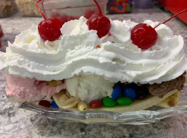 Moo Moo's Ice Cream Joint Picture 6