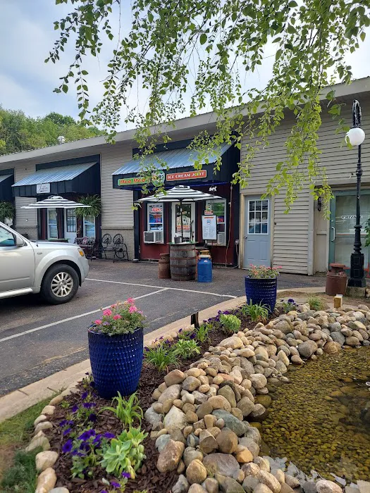 Moo Moo's Ice Cream Joint Picture 9