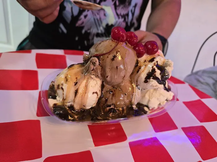 Moo Moo's Ice Cream Joint Picture 10