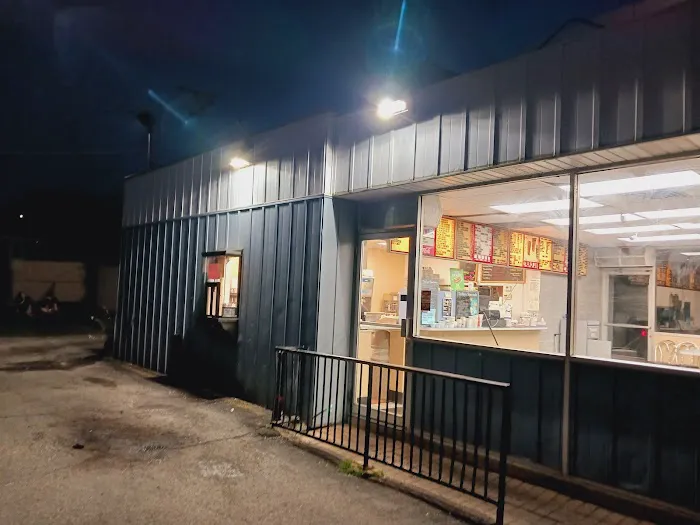 Shirl's Drive-In Zion Picture 3
