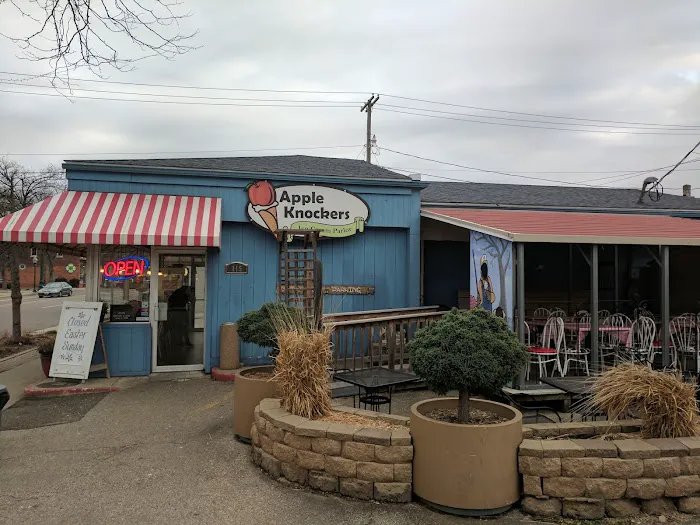 Apple Knockers Ice Cream Parlor Picture 2