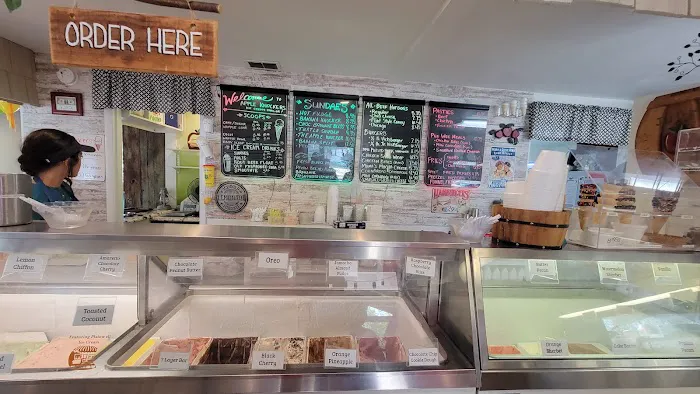 Apple Knockers Ice Cream Parlor Picture 9