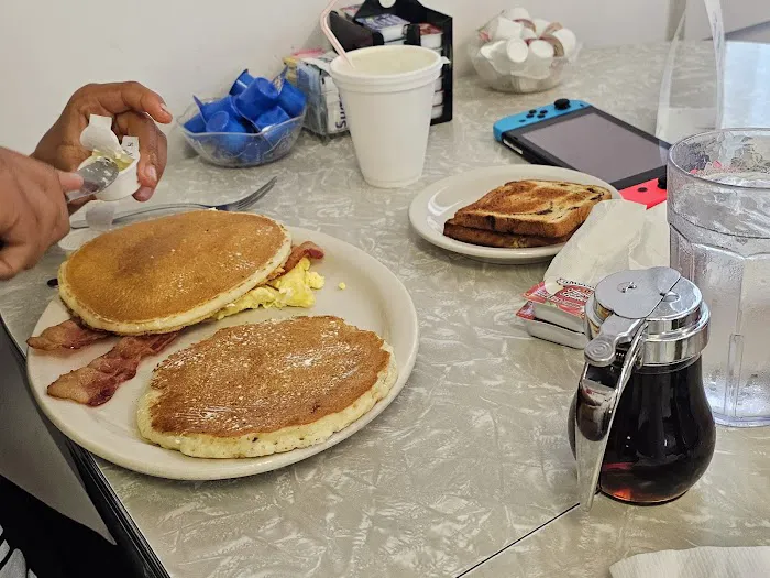 Sheila's Sweet Treats & Diner Picture 10