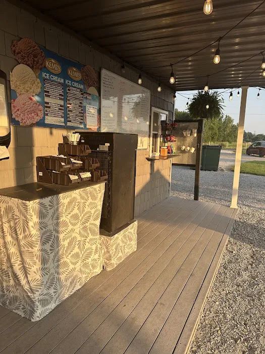 Countryside icecream shoppe Picture 1
