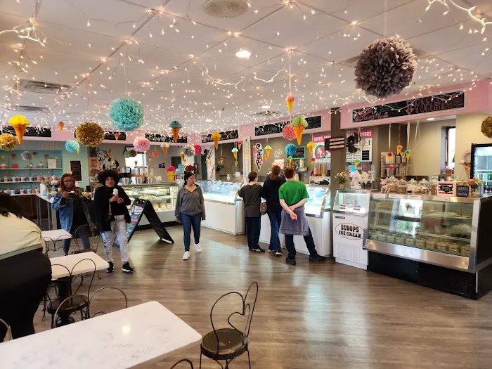 Scoops Ice Cream & Candy Picture 2