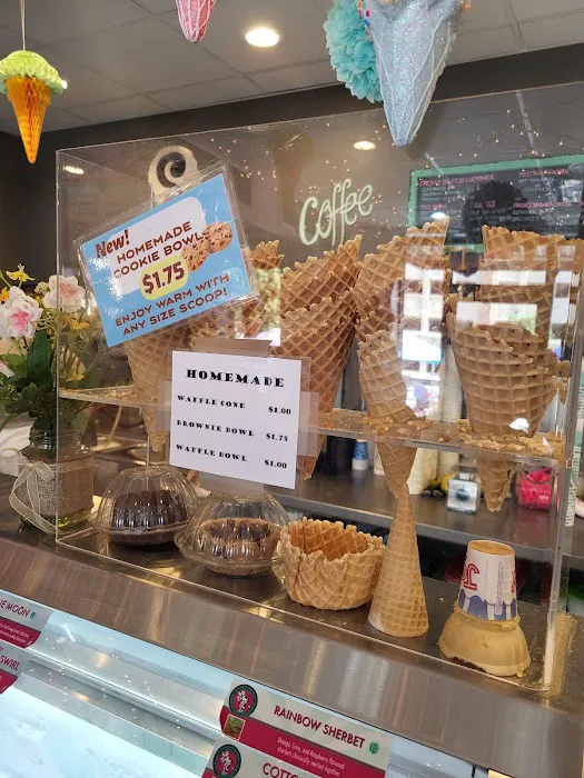Scoops Ice Cream & Candy Picture 1
