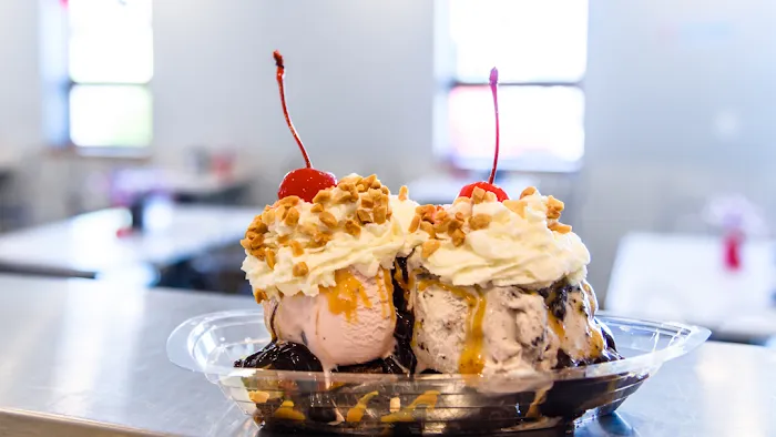 Scoops Ice Cream & Candy Picture 3