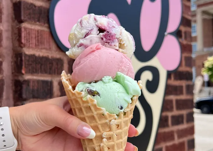Scoops Ice Cream & Candy Picture 6