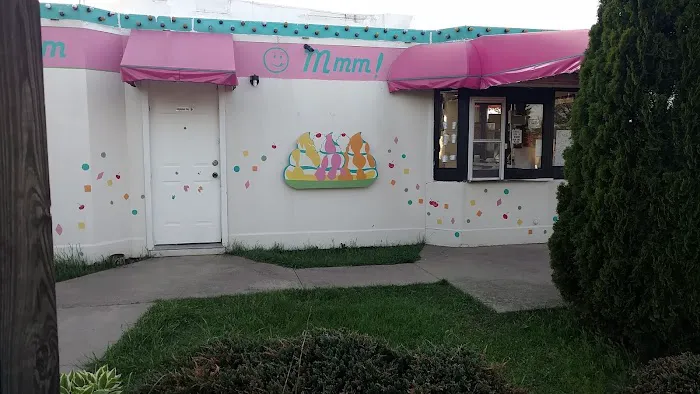 Amish Frozen Custard & Soft Serve Ice Cream Picture 3