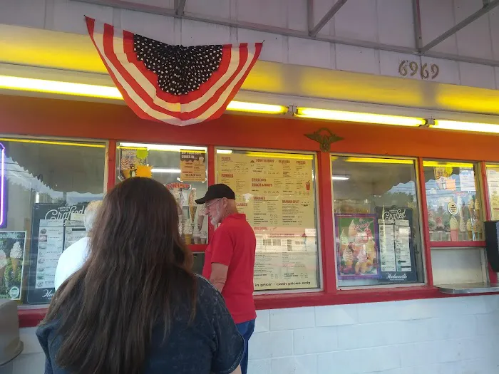 Sweet Rewards Ice Cream Shop Picture 1
