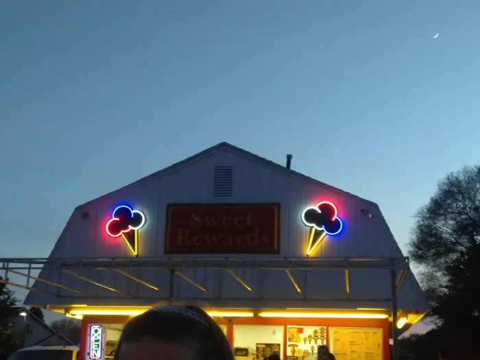 Sweet Rewards Ice Cream Shop Picture 6