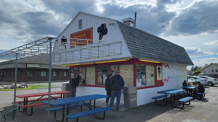 Sweet Rewards Ice Cream Shop Picture 4