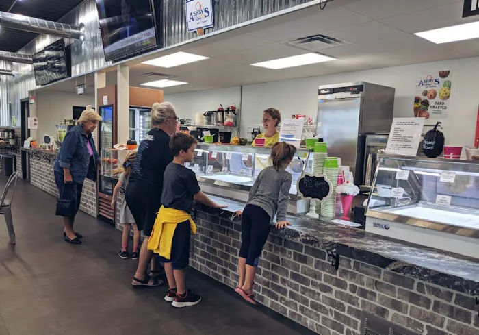 Pennfield Ice Cream & Coffee Shop Picture 10