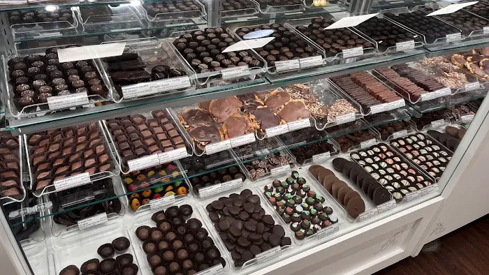 Kilwins Ice Cream - Chocolate - Fudge Picture 6