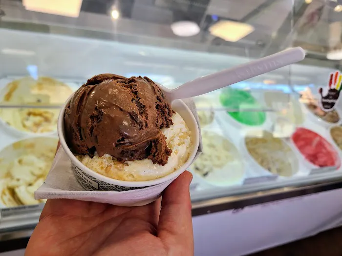 Kilwins Ice Cream - Chocolate - Fudge Picture 9
