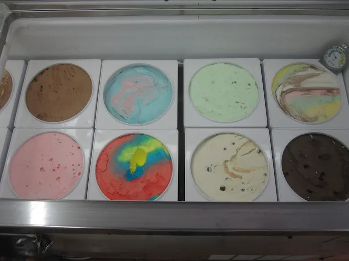 The Old 27 Ice Cream Shop Picture 2