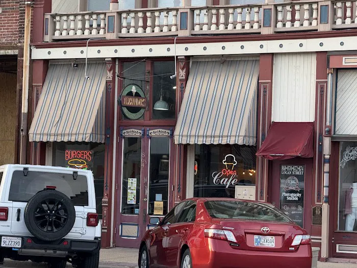 Alexander's On The Square Picture 2