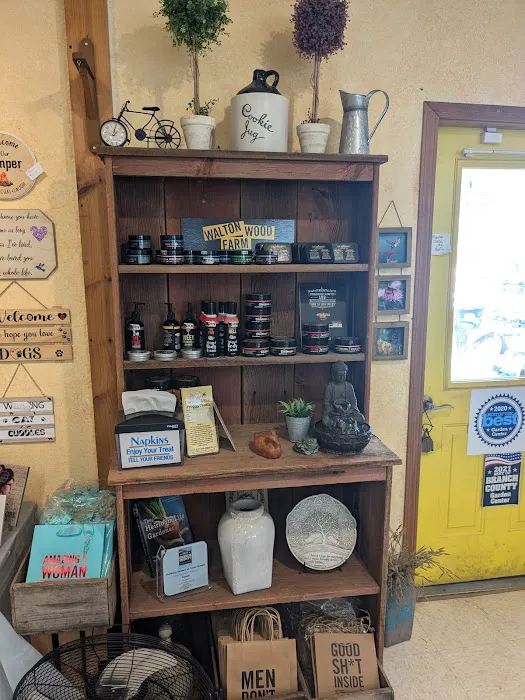 Showcase Gardens Ice Cream Shoppe Picture 3