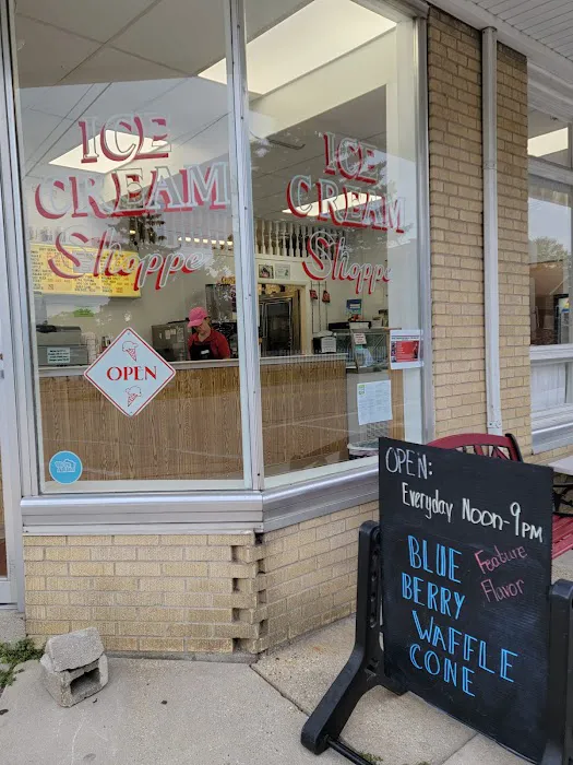Darien Ice Cream Shoppe Picture 6