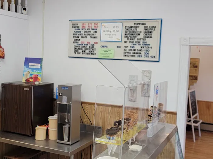 Darien Ice Cream Shoppe Picture 8
