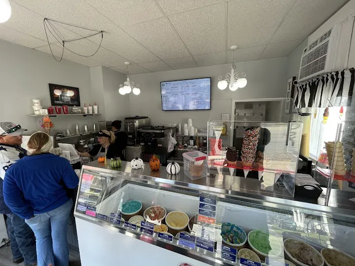 Myrt’s Ice Cream Shoppe Picture 4