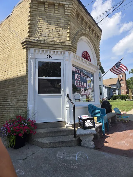 Myrt’s Ice Cream Shoppe Picture 2
