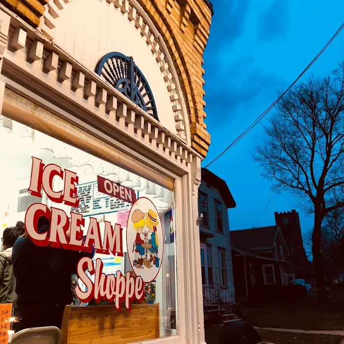 Myrt’s Ice Cream Shoppe Picture 3