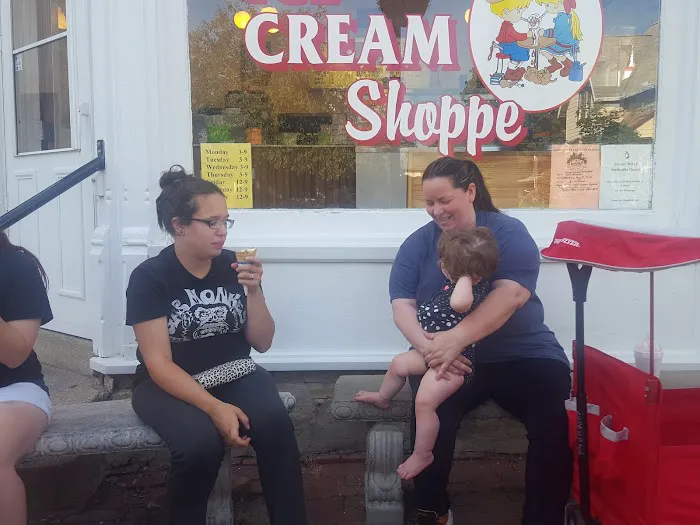 Myrt’s Ice Cream Shoppe Picture 7