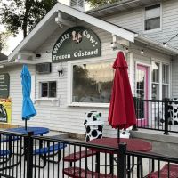 Wholly Cow Frozen Custard ico