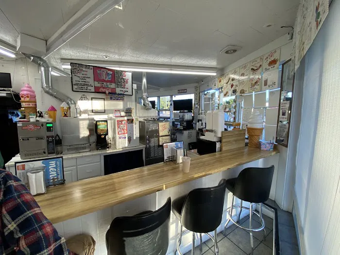 Lee's Dairy Treat Picture 7