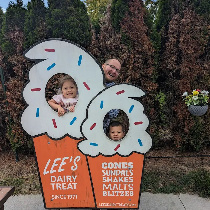 Lee's Dairy Treat Picture 9