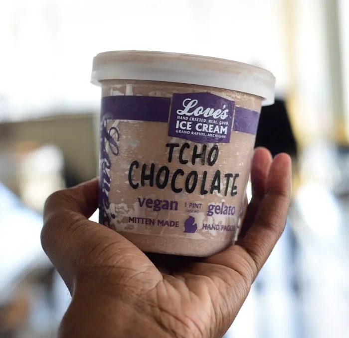 Love's Ice Cream & Chocolate Picture 7