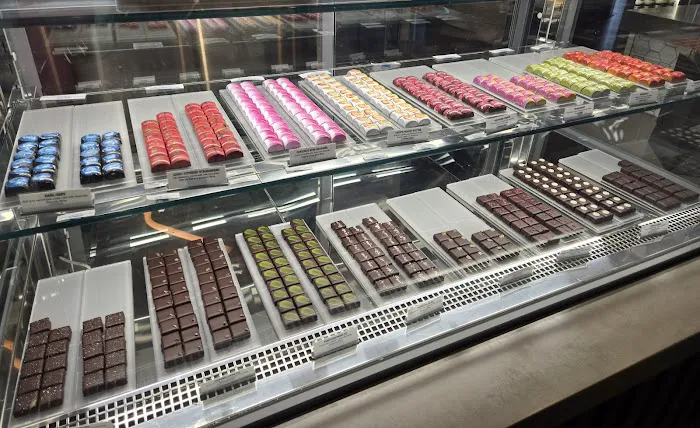 Love's Ice Cream & Chocolate Picture 6
