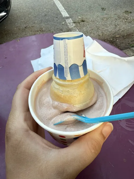 Scooper's Ice Cream Shoppe Picture 8