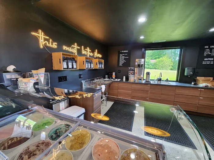Summit Lake Market Picture 1