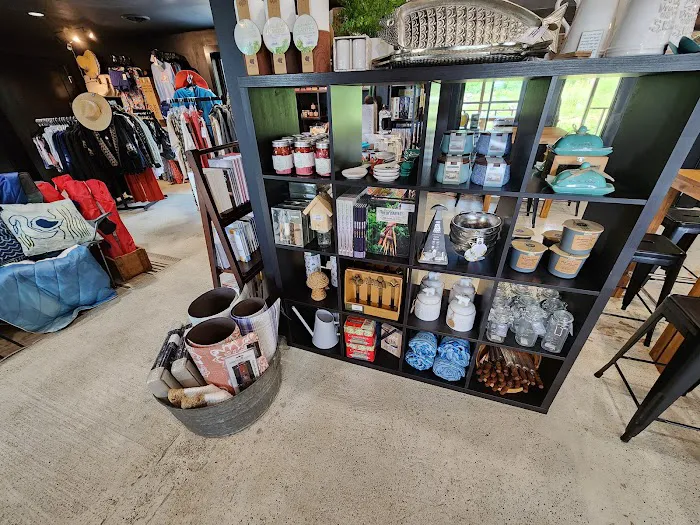 Summit Lake Market Picture 4