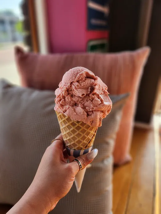 Pinkie's Ice Cream and Desserts Picture 6