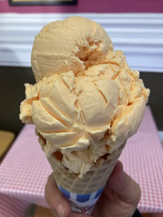 Pinkie's Ice Cream and Desserts Picture 5