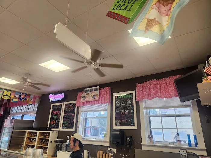 Pinkie's Ice Cream and Desserts Picture 4