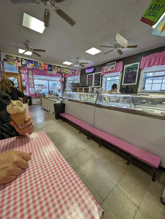 Pinkie's Ice Cream and Desserts Picture 1