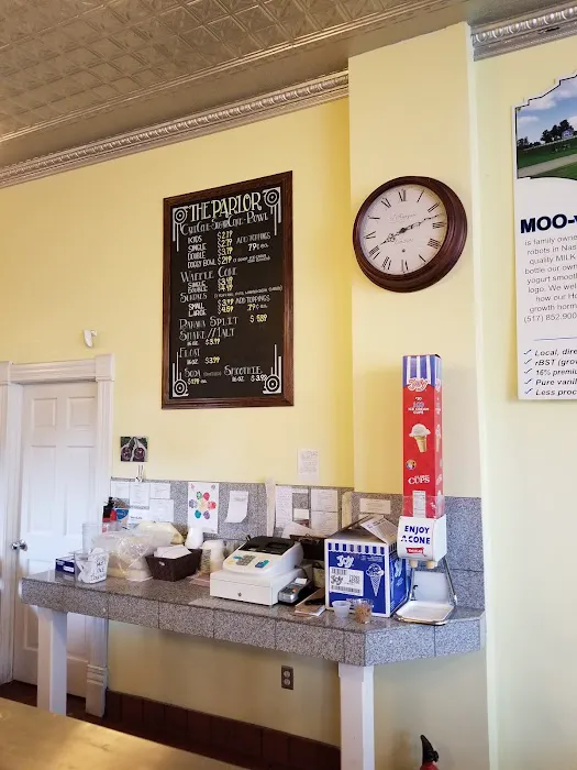 The Parlor at Cherry Hill Market Picture 9