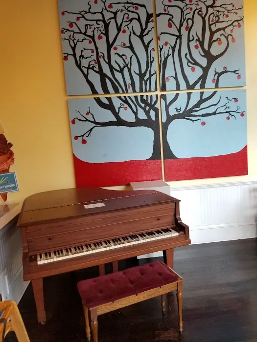 The Parlor at Cherry Hill Market Picture 10