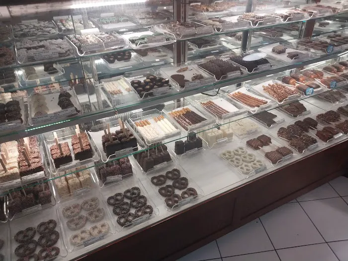 Kilwins Ice Cream - Chocolate - Fudge Picture 2