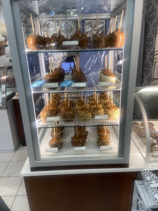 Kilwins Ice Cream - Chocolate - Fudge Picture 5