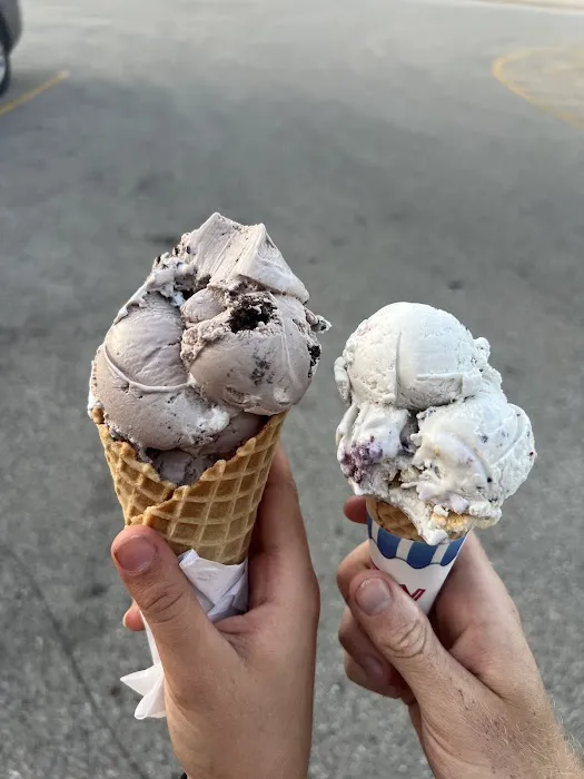 Mullen's Dairy Bar - Oconomowoc Picture 2